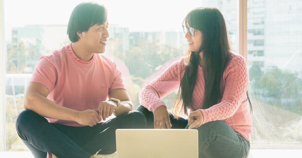 結婚相談所の比較ポイントを確認する様子