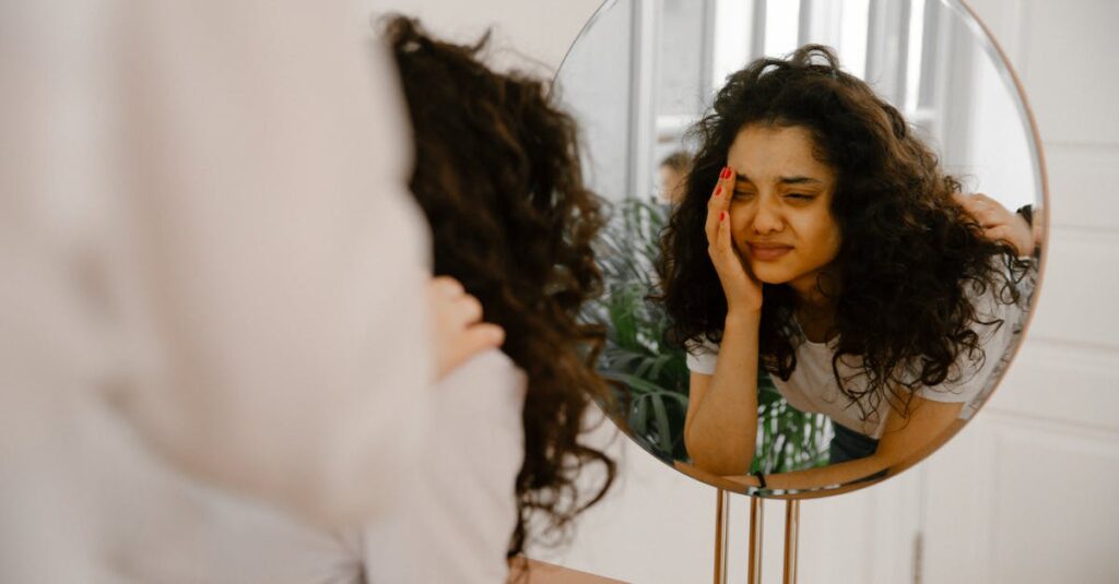 結婚に向いているか分からず悩む人が自分の人生について静かに考えている様子を表したイメージ